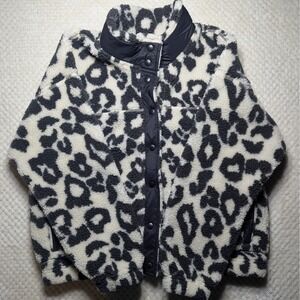 Old Navy Active Leopard Sherpa Fleece Jacket | Women's Large‎ | Snap Front